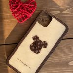 قاب موبایل آیفون لویی ویتون خرس قهوه ای سسامی پشت ( کرم | سفید )