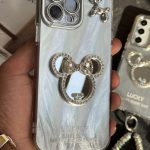 قاب موبایل ( آیفون - سامسونگ ) میکی اسکوییکی داگ آیینه ای نگین دار + بندست