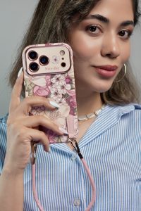 قاب موبایل آیفون شکوفه رویایی ویولا + 2تا بندست چرمی کوتاه و بلند - تصویر 5